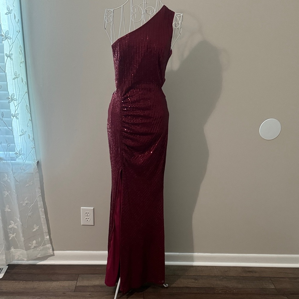 Elegant One-Shoulder Burgundy Dress